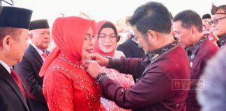Sri Sumarni Terima Penghargaan dari Presiden RI Sebagai Tanda Kehormatan Satyalancana Wira Karya