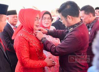 Sri Sumarni Terima Penghargaan dari Presiden RI Sebagai Tanda Kehormatan Satyalancana Wira Karya