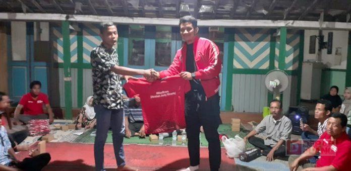 Upaya Dukung Pengembangan Olahraga, Mas Bram Berikan Bantuan Bola Voli