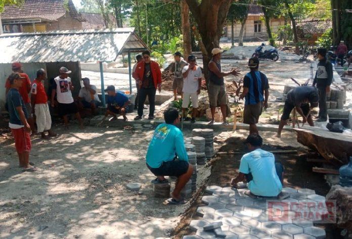 Upaya Majukan Wisata Grobogan, Dimas Berikan Bantuan Material di Sendang Termas