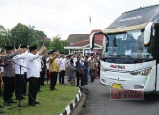 Zaenal Arifin Lepas Calon Jamaah Haji Magelang Kloter 24