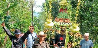 Bersamai Warganya, Riyadi Ikut Arak-arakan Tradisi Legenonan