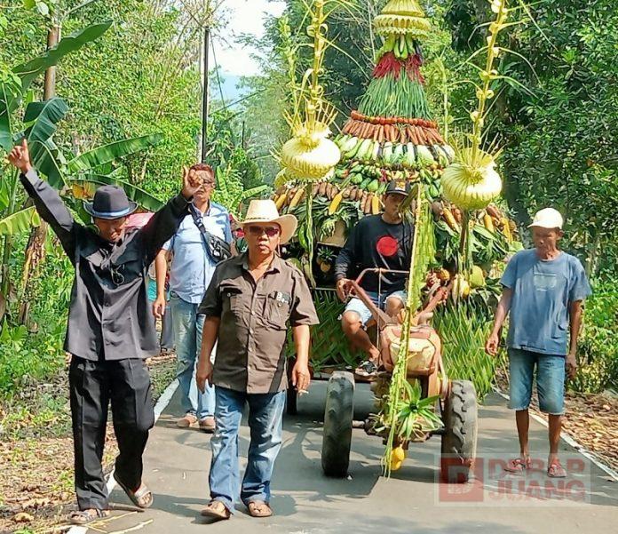 Bersamai Warganya, Riyadi Ikut Arak-arakan Tradisi Legenonan.