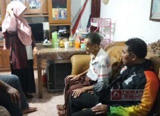 Jenguk Pengurus Yang Sakit, Mas Uyip: Bentuk Kepedulian DPC Partai