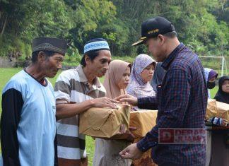 Tutup TMMD, Bagus Selo Bagikan Sembako untuk Warga