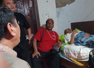 Jenguk Mas Turnya, DPC Partai Upayakan Percepat Rujukan ke RS Kariyadi