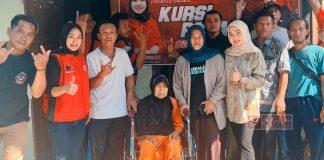 Beri Bantuan Kursi Roda, Ragil Harap Bermanfaat Bagi Bu Syaumi