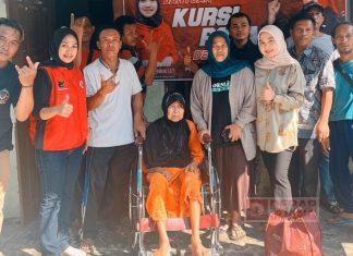 Beri Bantuan Kursi Roda, Ragil Harap Bermanfaat Bagi Bu Syaumi