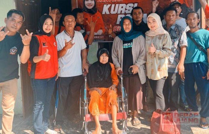 Beri Bantuan Kursi Roda, Ragil Harap Bermanfaat Bagi Bu Syaumi.