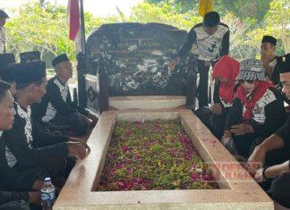 Rosalina Ajak Kader Ziarah Makam Bung Karno Agar Dapat Teladani Spiritnya