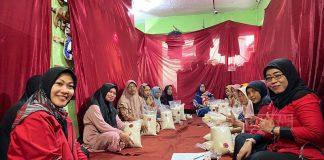 Erni Bagikan Sembako ke Desa Binaan Dalam Rangka Bulan Bung Karno