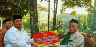 Idul Adha, Riswadi Serahkan 5 Sapi dan 8 Kambing ke Masjid