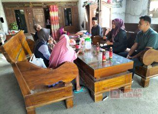 Wujud Kepedulian Dewi Megawati Beri Bantuan Kepada Korban Kebakaran