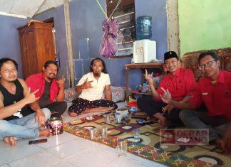 Perkuat Barisan, Aghus Gelontorkan Lampu Penerangan Bagi Nelayan