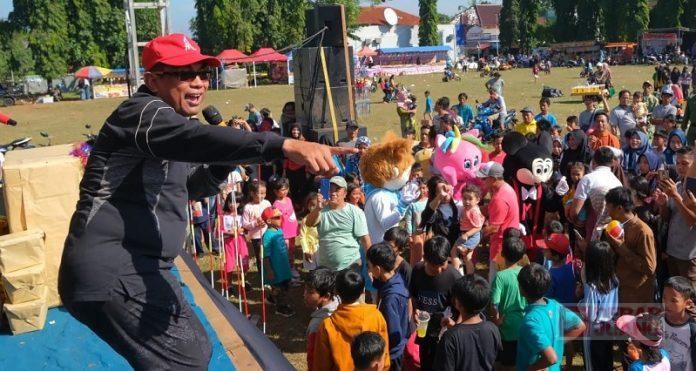 Andang Hadiri Jalan Sehat dan Bazar Desa Mindahan (2)