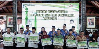 Bupati Demak Serahkan Bantuan Hibah Secara Simbolis pada Lembaga Keagamaan