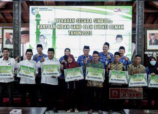 Bupati Demak Serahkan Bantuan Hibah Secara Simbolis pada Lembaga Keagamaan