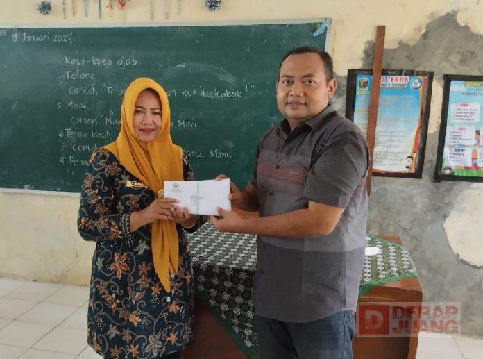 Dodiek Prasetyo Serahkan Bantuan PIP Bagi 30 Siswa SD Negeri Sidosari