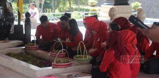 Napak Tilas Bung Karno, KJ & CKJ Ziarah Makam Presiden Pertama RI