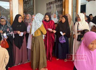 Ragil Tresna Santuni Anak Yatim di Desa Binaan