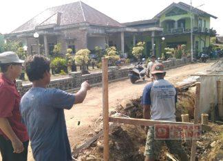 Saprudin Tinjau dan Pastikan Pengerjaan Tanggul Sungai Meduri Tirto Lancar