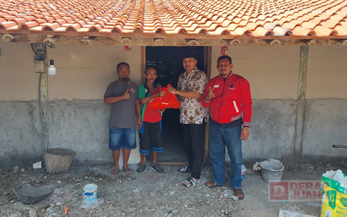 Tekan Angka Kemiskinan, Heru Santosa Berikan Bantuan Sembako