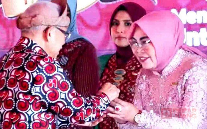 Atas Programnya, Sri Sumarni Kembali Dapat Penghargaan dari Presiden