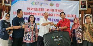 Sadewo Serahkan Antropometri Kit untuk Posyandu di Banyumas