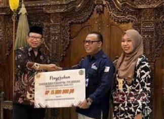 Husein Serahkan Dana Pendampingan ke PPK Ormawa UMP