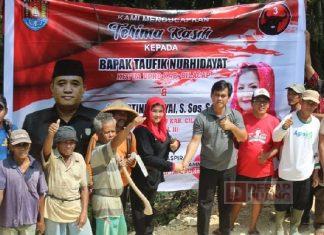 Bu Nyai Beri Bantuan untuk Pembangunan Jalan Makam