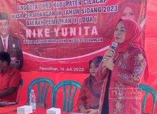 Turun ke Bawah, Nike Yunita Sapa Warga Ciampel