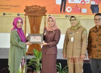 Ristawati Buka Acara Bimtek Pemasaran Ekonomi Kreatif