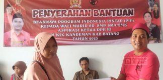 Kaharudin Serahkan Beasiswa PIP Aspirasi Mbak Puan ke Wilayah Ampuannya