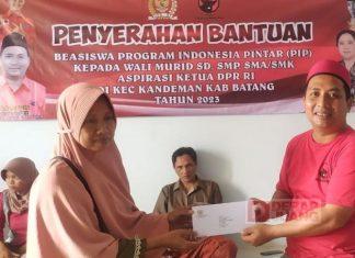 Kaharudin Serahkan Beasiswa PIP Aspirasi Mbak Puan ke Wilayah Ampuannya