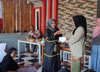 Nike Yunita Serahkan Bantuan PIP dari Mbak Puan