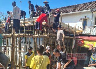 Turun di Wilayah Ampuan, Yani Hadiri Kerja Bakti Bangun Rumah Warga