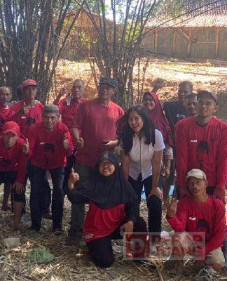 Azalea Ajak Warga Marekan Cegah Longsor dengan Bronjongsari