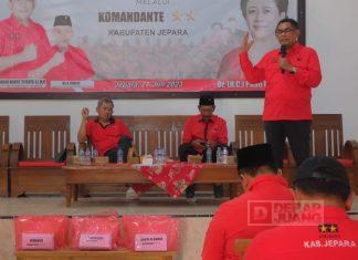 Andang Serahkan PIP ke Bintang Dua Jepara Tuk Dibagikan Pada Masyarakat