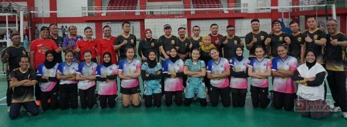Sri Sumarni Ikuti Antusias Fun Game Voli Bersama Forkopimda
