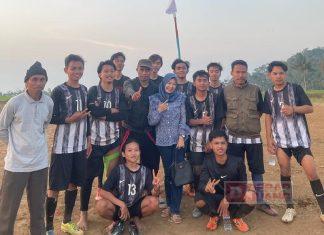 Hj. Lina Beri Dukungan Turnamen Sepak Bola di Desa Binaan