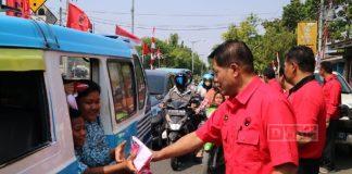 Pasca Rapat Sosialisasi, DPC PDI Perjuangan Pemalang Bagikan Bendera Merah Putih