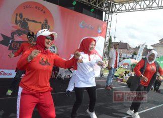 Nike Yunita Gelar Senam Aerobik dengan Warga Cilacap