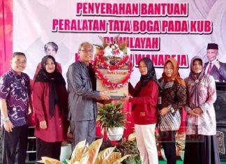 Daryono Serahkan Bantuan Alat Tata Boga di Sogati