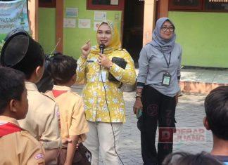 Menuju Zero Stunting, Mbak Etik Gelontorkan Susu dan Telur di SDN Mulyorejo