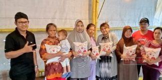 Jekri Bagikan Paket Beras untuk Pasukan Senam Sicita