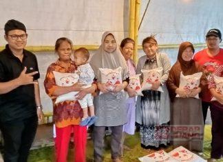 Jekri Bagikan Paket Beras untuk Pasukan Senam Sicita