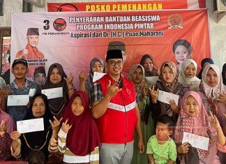 Saiful Abidin Distribusikan PIP Langsung Kepada Wali Murid di Daerah Binaannya
