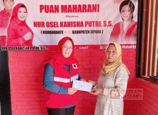 Nur Osel Serahkan PIP Aspirasi Mbak Puan Kepada Wali Murid di Wilayah Ampuannya