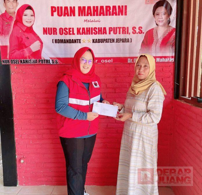 Nur Osel Karisha Putri Serahkan PIP Kepada Wali Murid di Wilayah Ampuannya