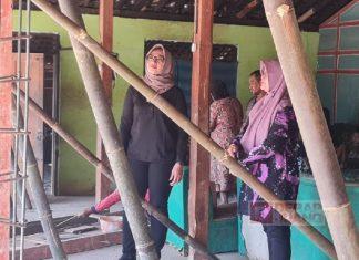 Sinergitas Sri Rejeki dan Kades dalam Pengerjaan RTLH